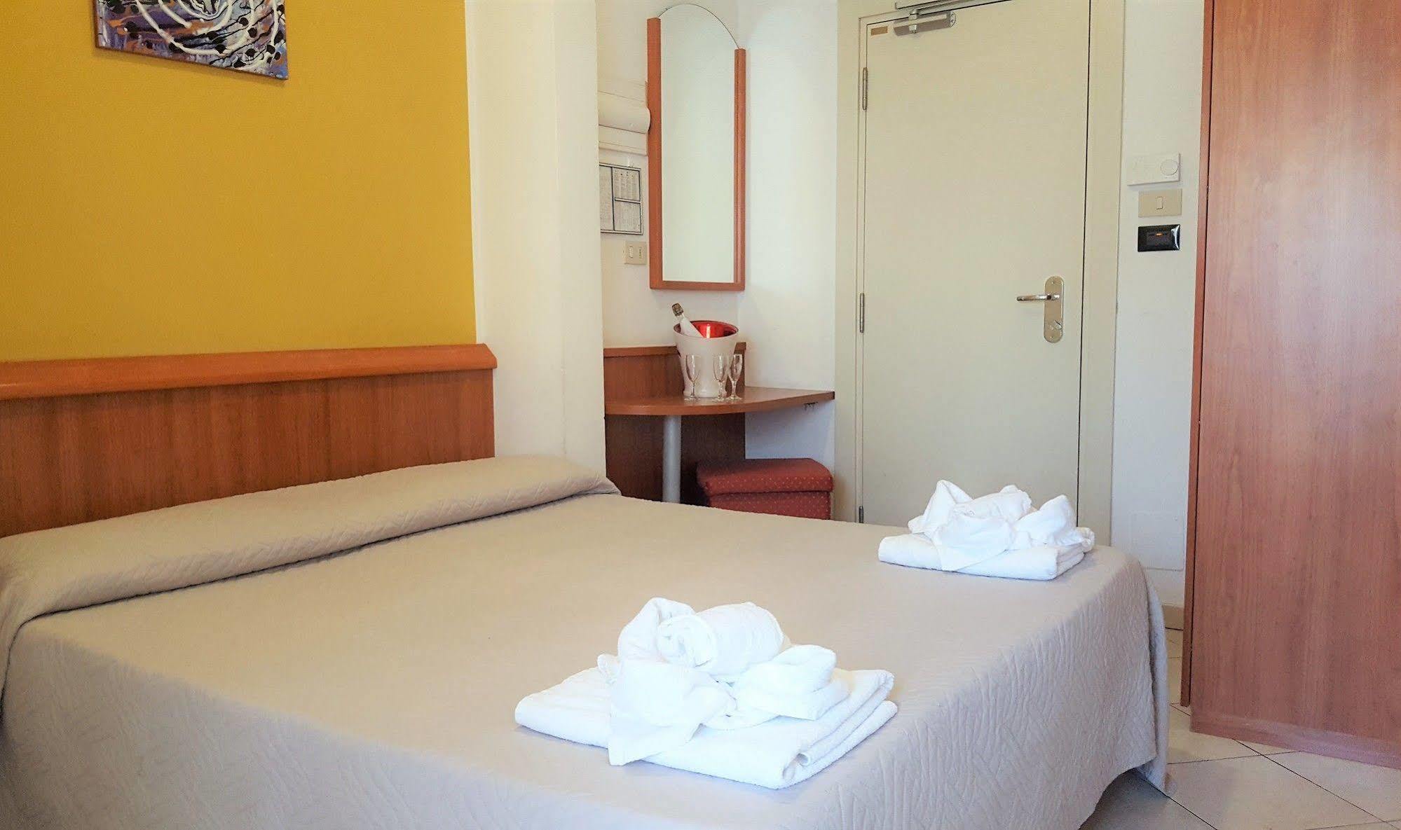 Hotel Bengasi Rimini Luaran gambar